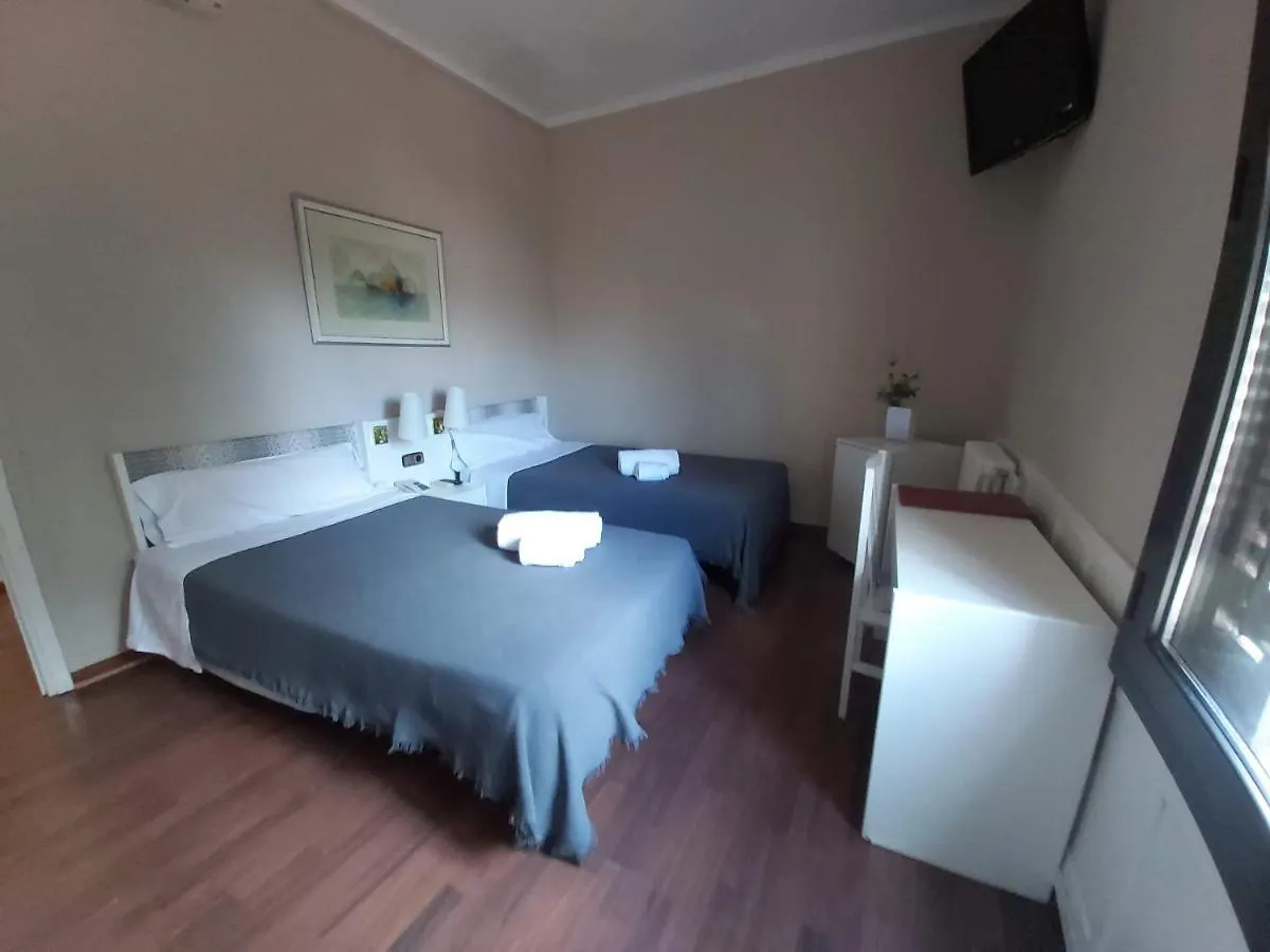 Hotel El Castell Sant Boi de Llobregat 3*,