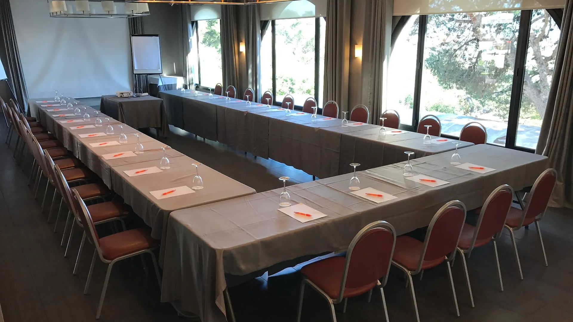 Hotel El Castell Sant Boi de Llobregat 3*,  Spain